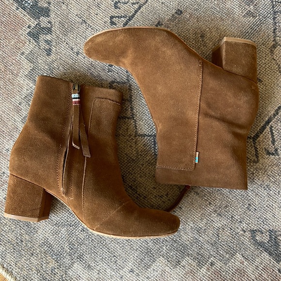 Toms Shoes - TOMS Boots  Size 8